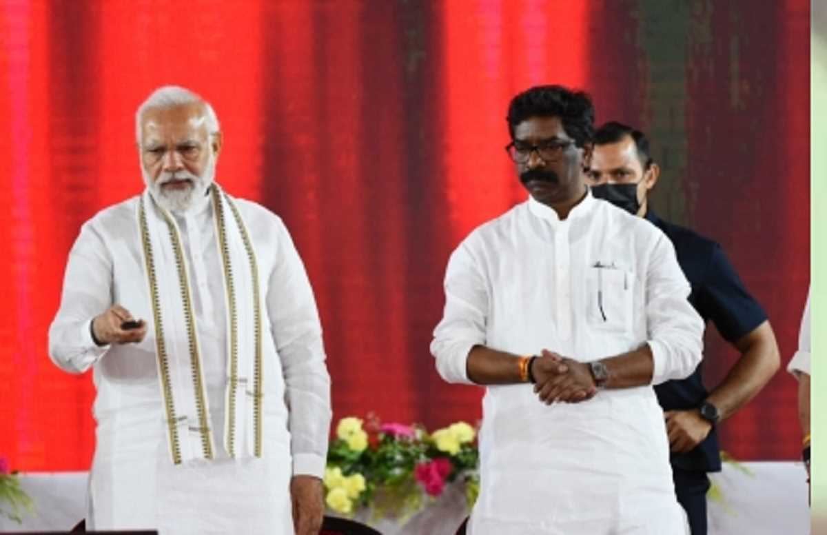 पीएम मोदी ने देवघर इंटरनेशनल एयरपोर्ट और एम्स राष्ट्र को समर्पित किया